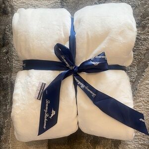 Tommy Bahama Ultra Soft White cozy flannel Throw Blanket 50" x 70" NWT